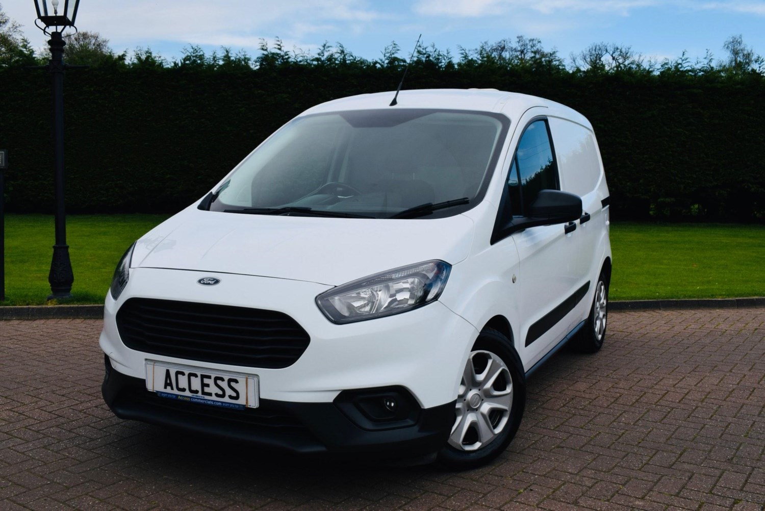 Ford Transit Courier Listing Image