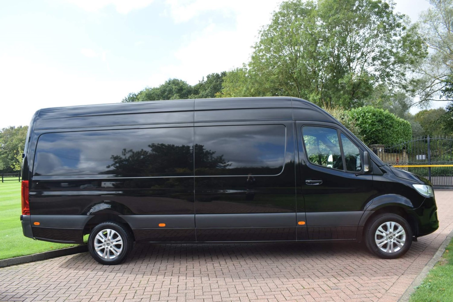 Mercedes-Benz Sprinter Listing Image