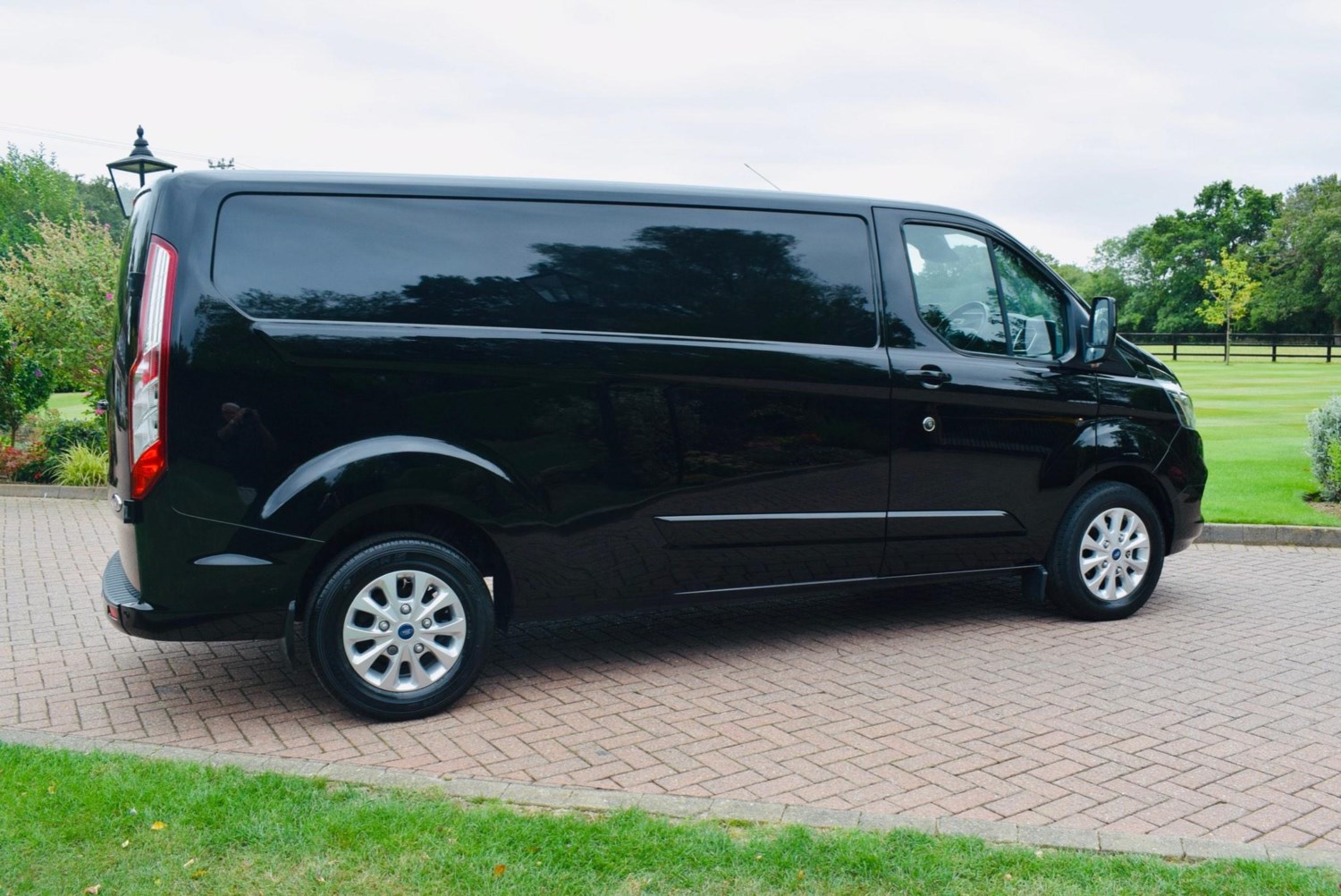 Ford Transit Custom Listing Image