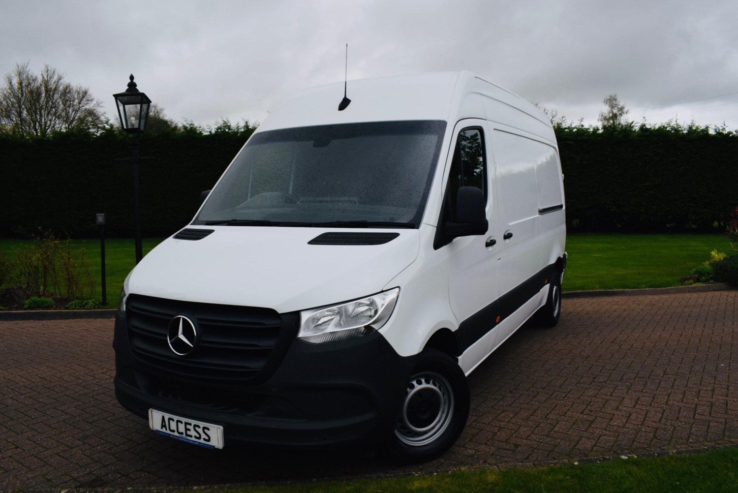 Mercedes-Benz Sprinter Listing Image