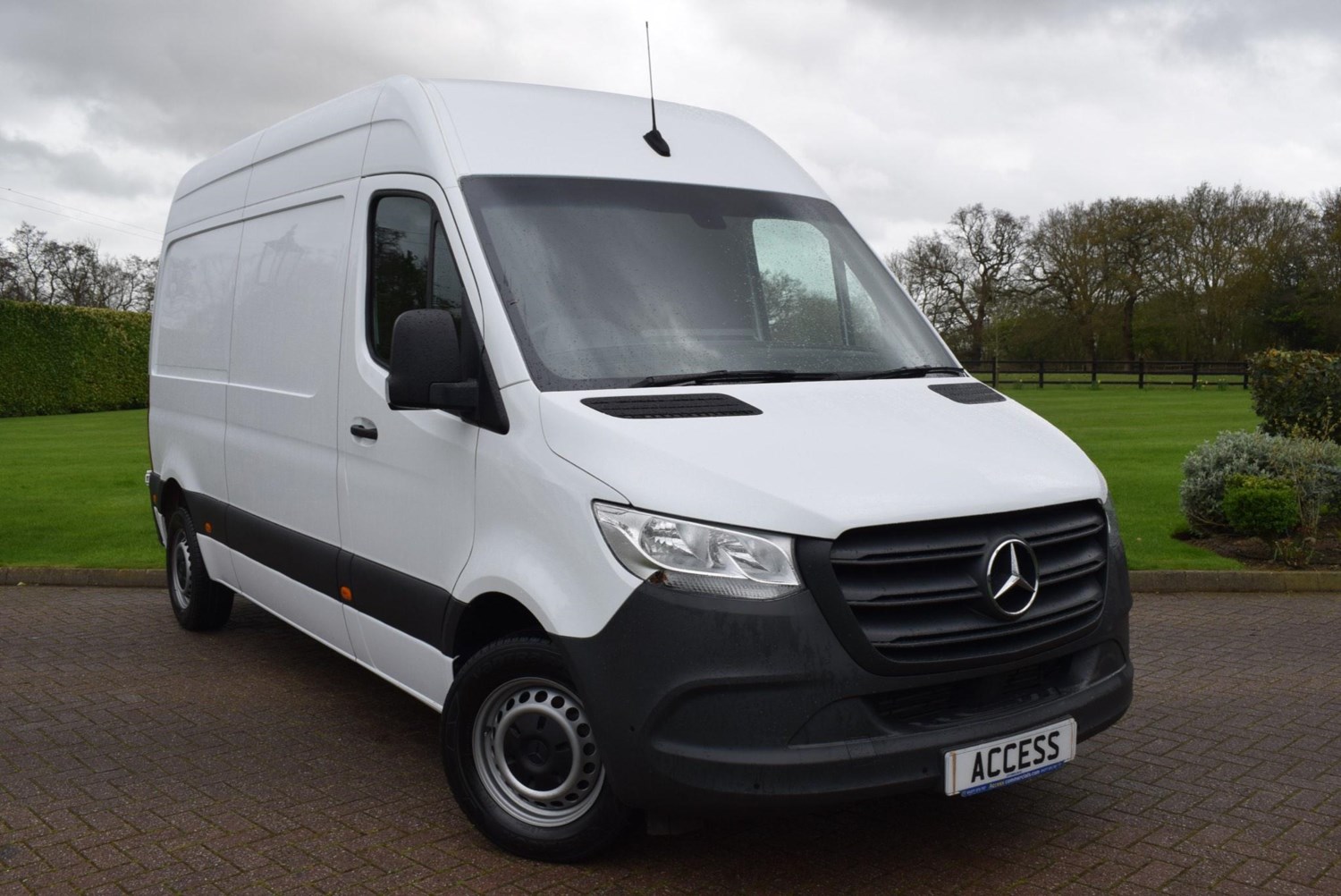 Mercedes-Benz Sprinter Listing Image