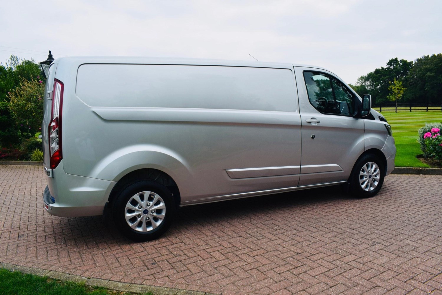 Ford Transit Custom Listing Image