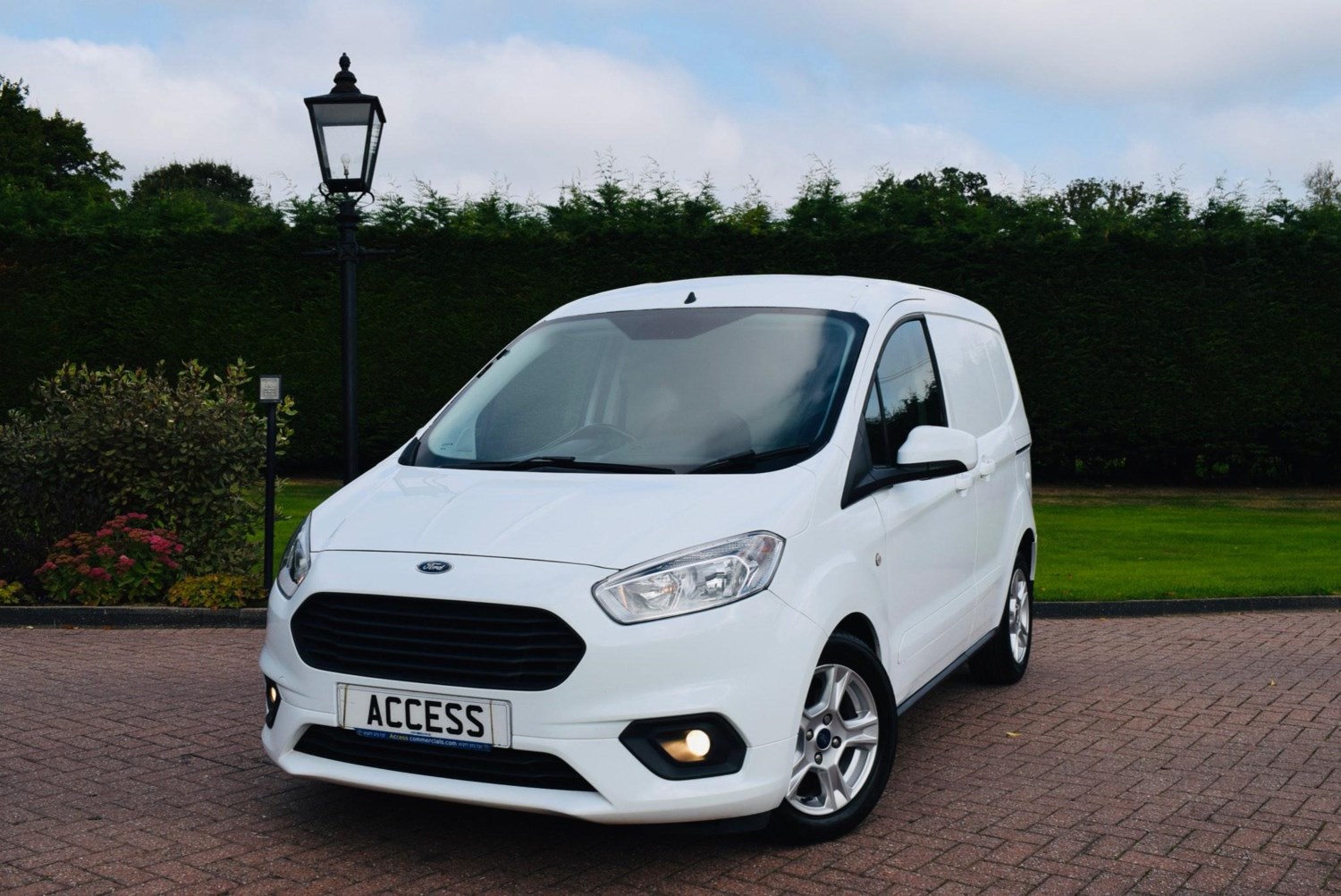 Ford Transit Courier Listing Image