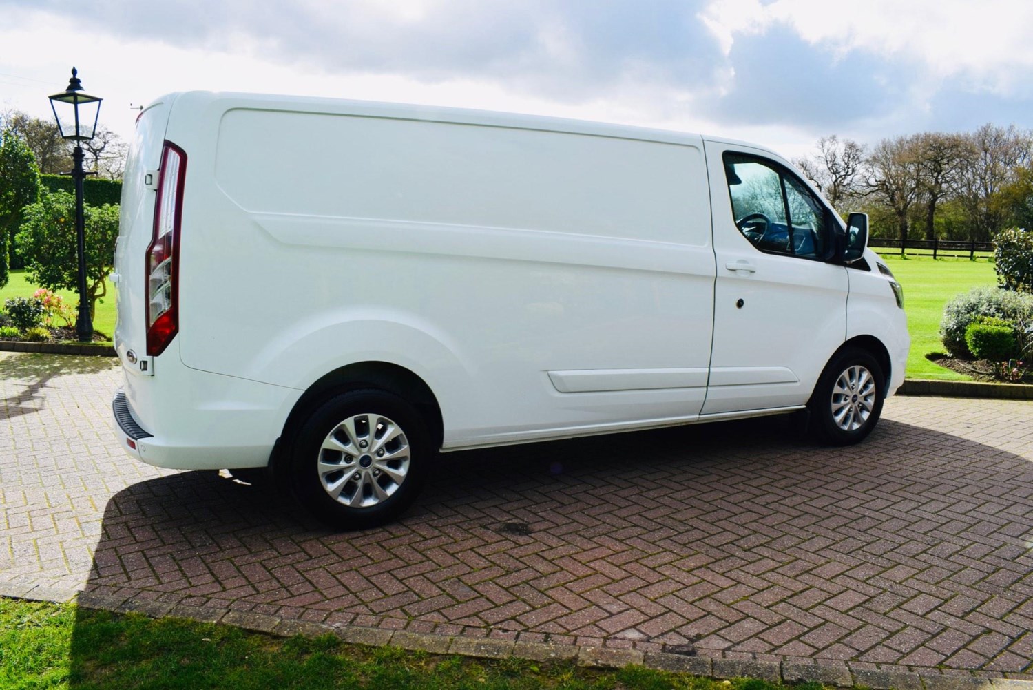 Ford Transit Custom Listing Image