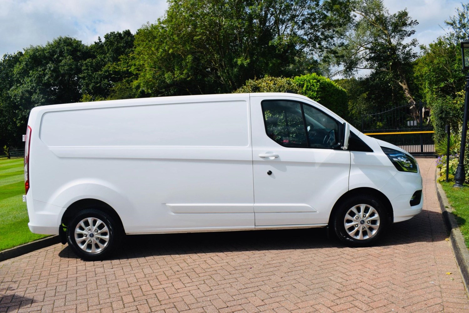 Ford Transit Custom Listing Image