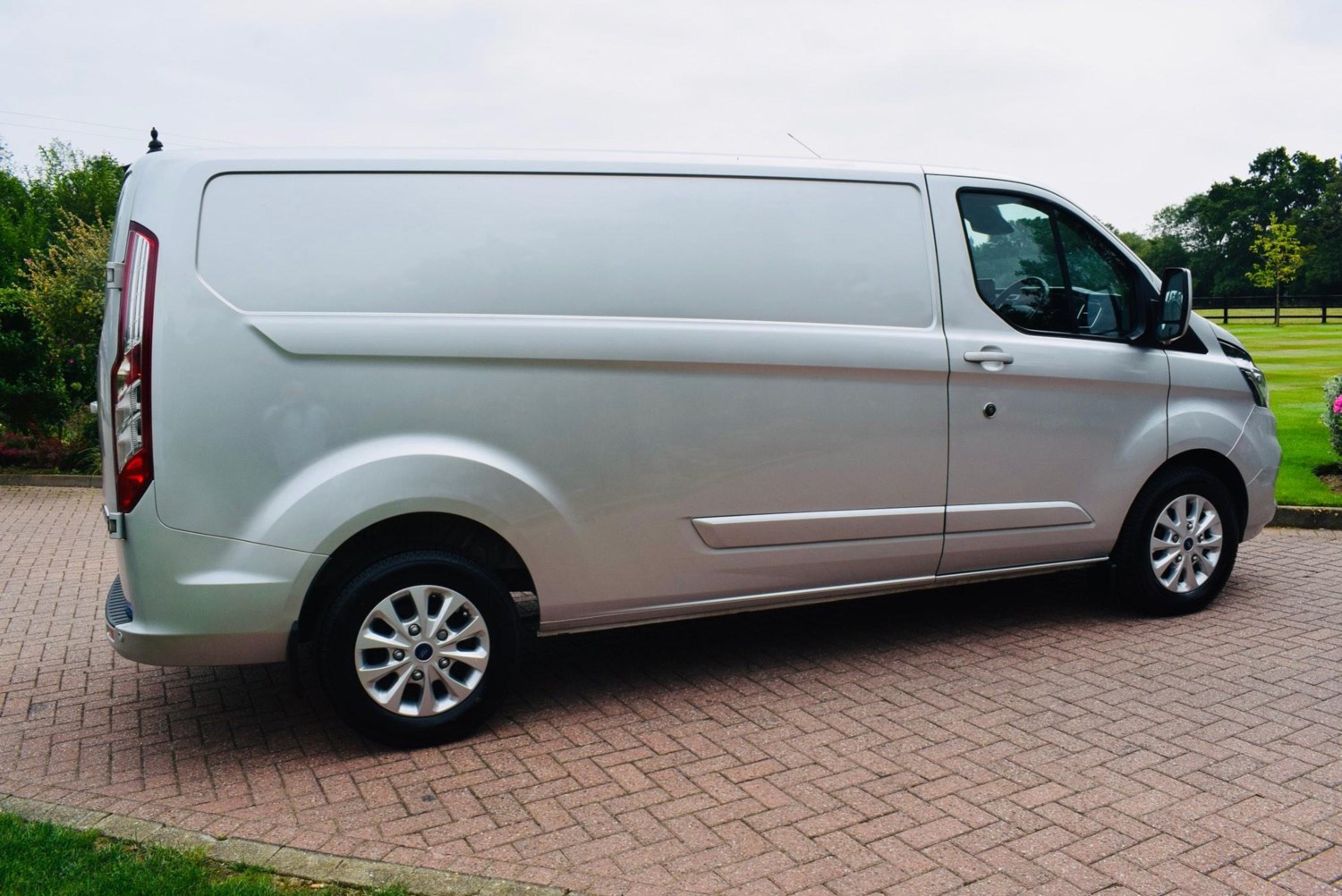 Ford Transit Custom Listing Image