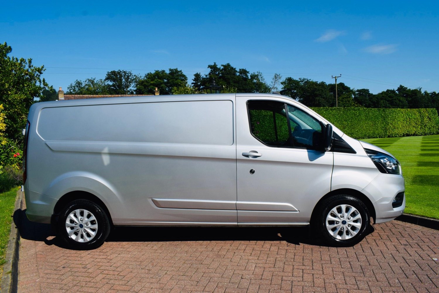 Ford Transit Custom Listing Image