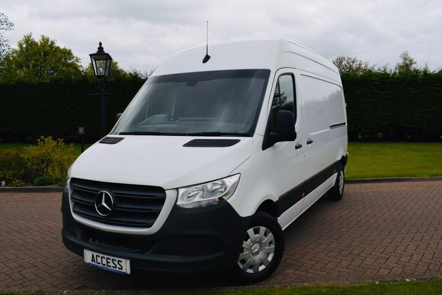 Mercedes-Benz Sprinter Listing Image