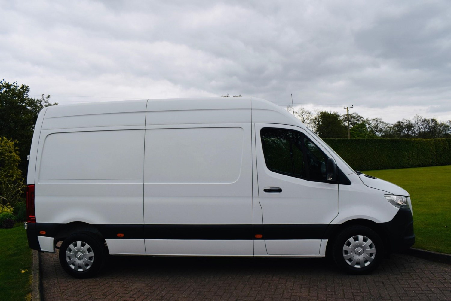 Mercedes-Benz Sprinter Listing Image