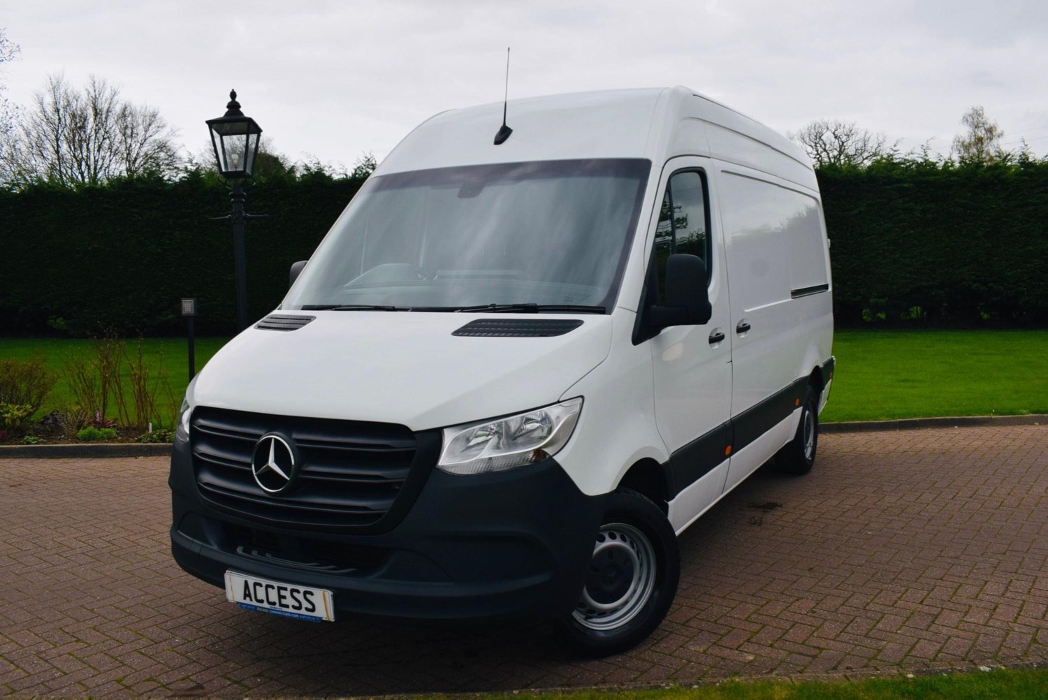 Mercedes-Benz Sprinter Listing Image