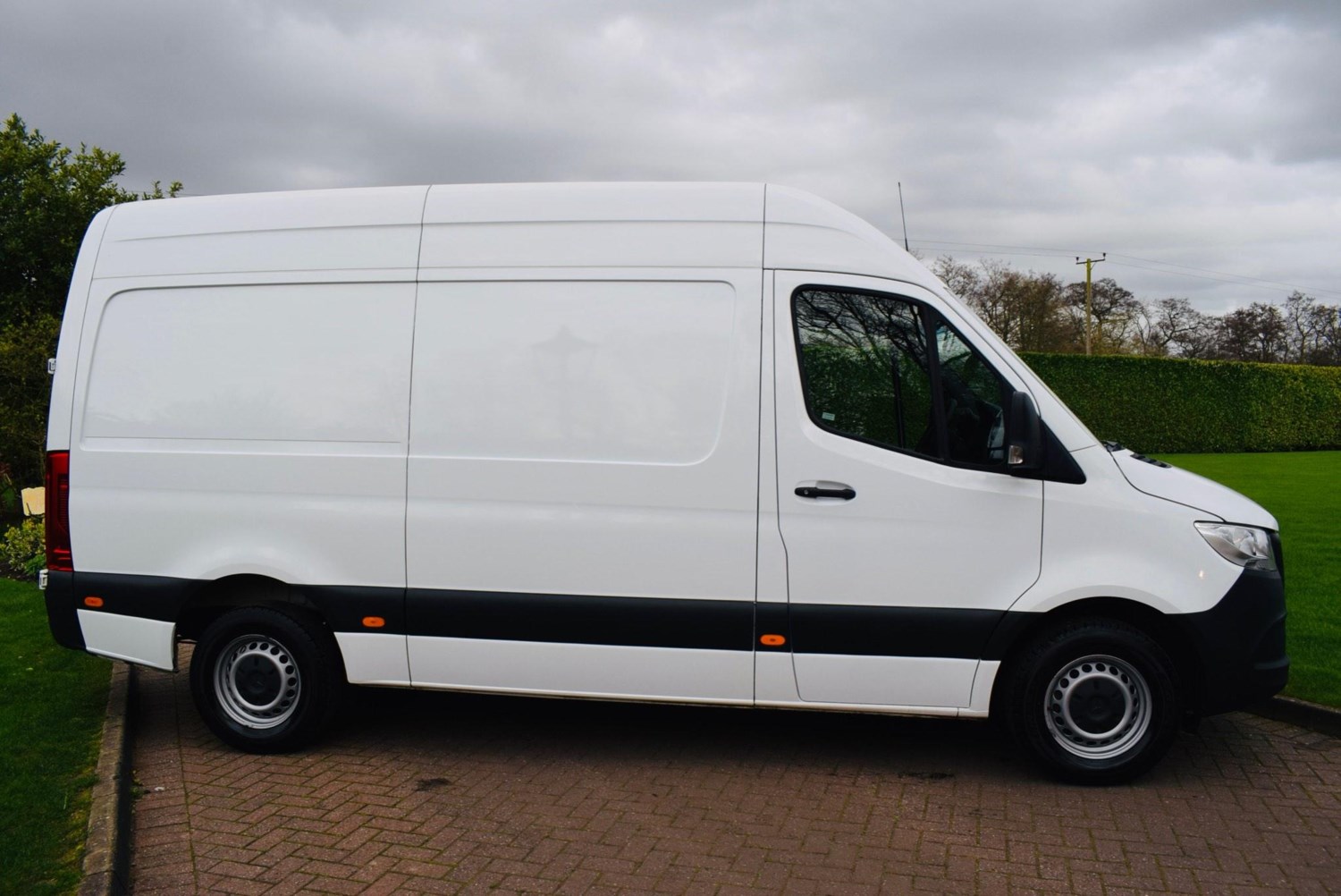 Mercedes-Benz Sprinter Listing Image