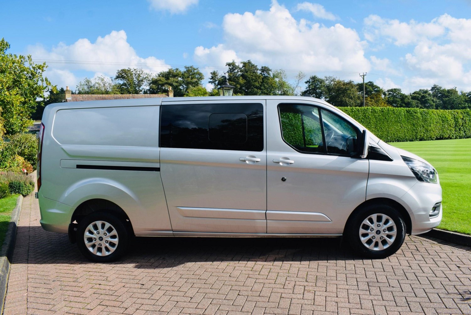 Ford Transit Custom Listing Image