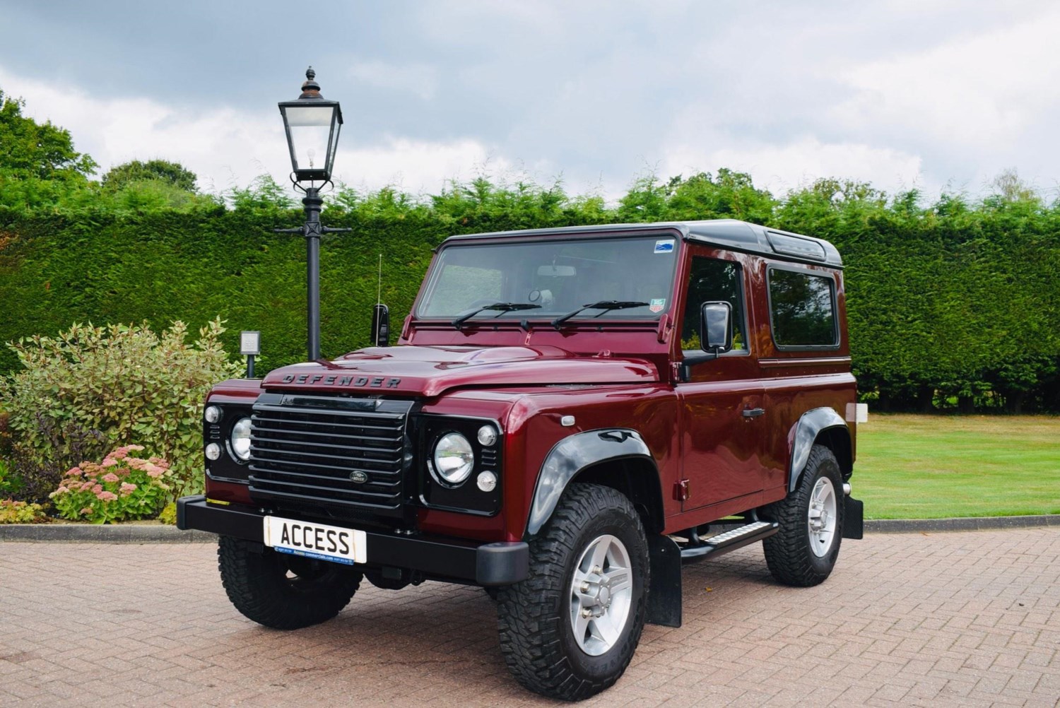 Land Rover Defender 90 Listing Image