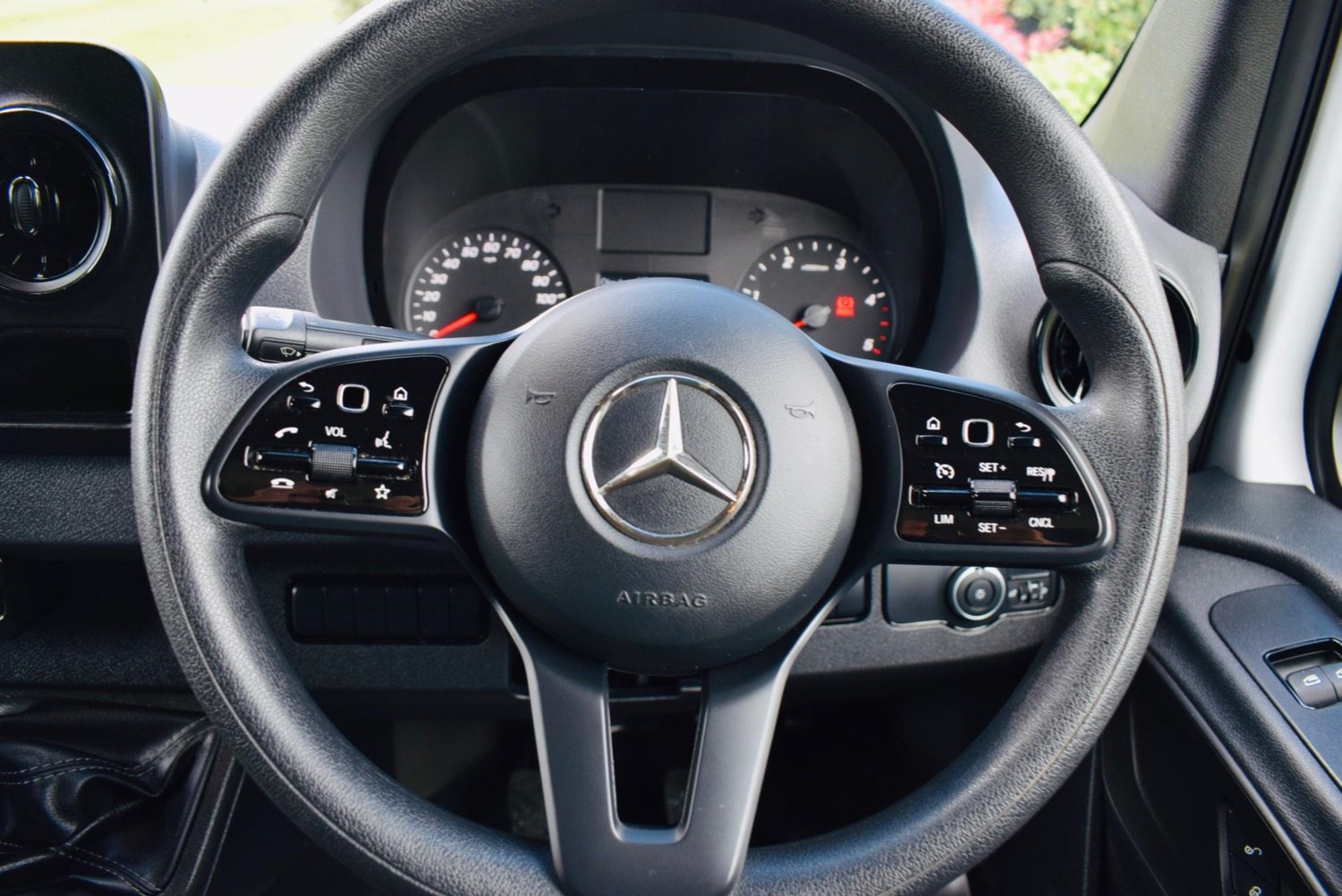 Mercedes-Benz Sprinter Listing Image