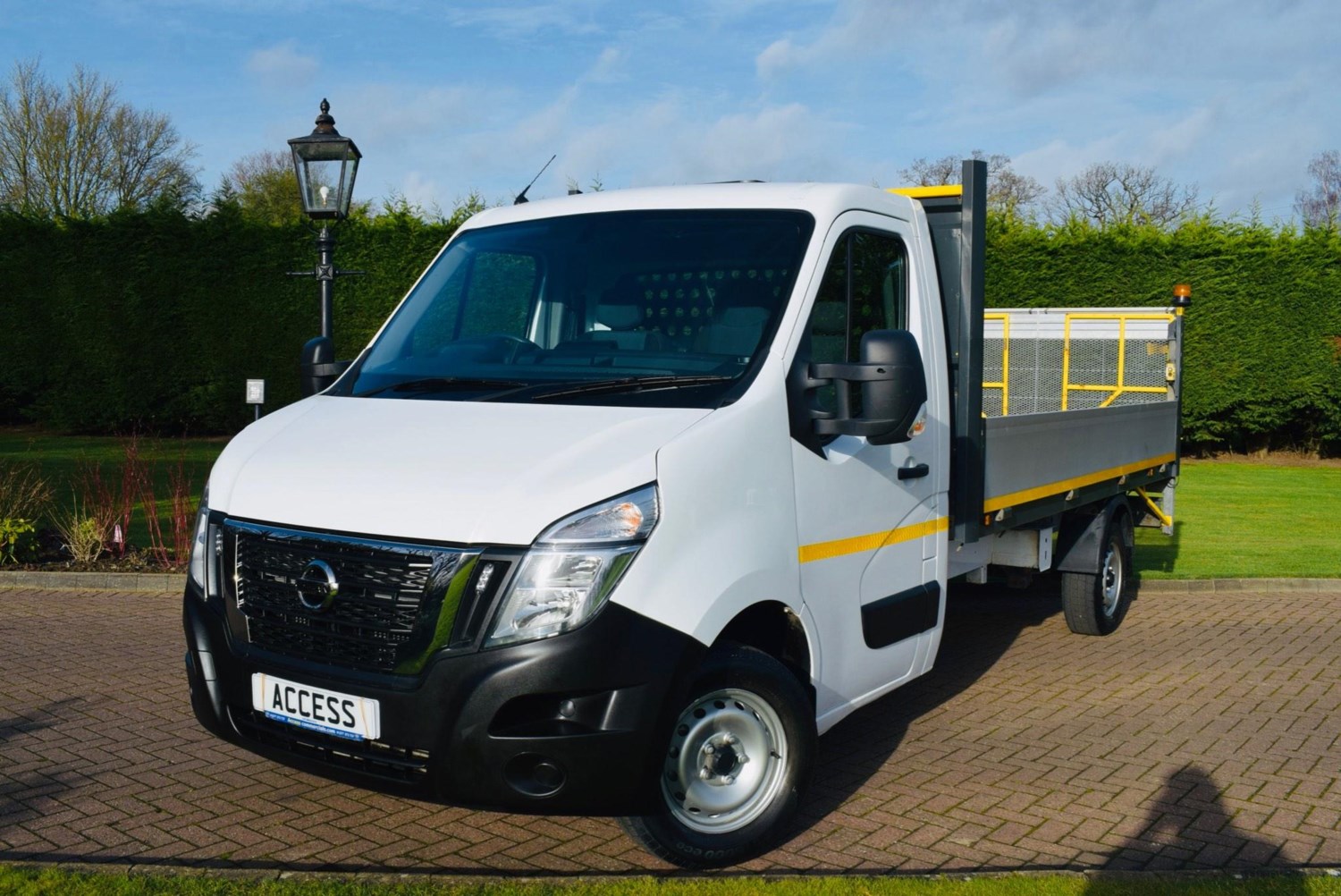 Nissan NV400 Listing Image