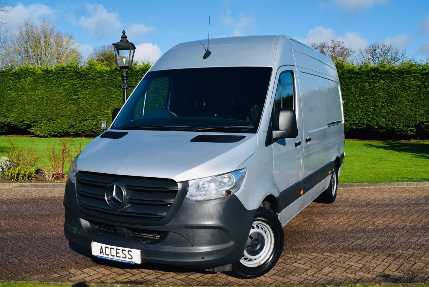 Mercedes-Benz Sprinter Listing Image