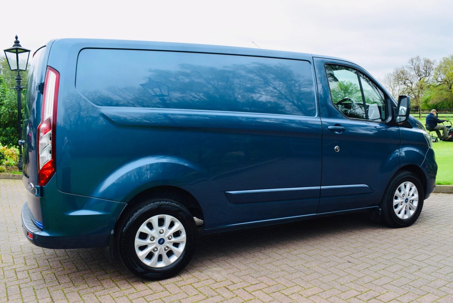 Ford Transit Custom Listing Image