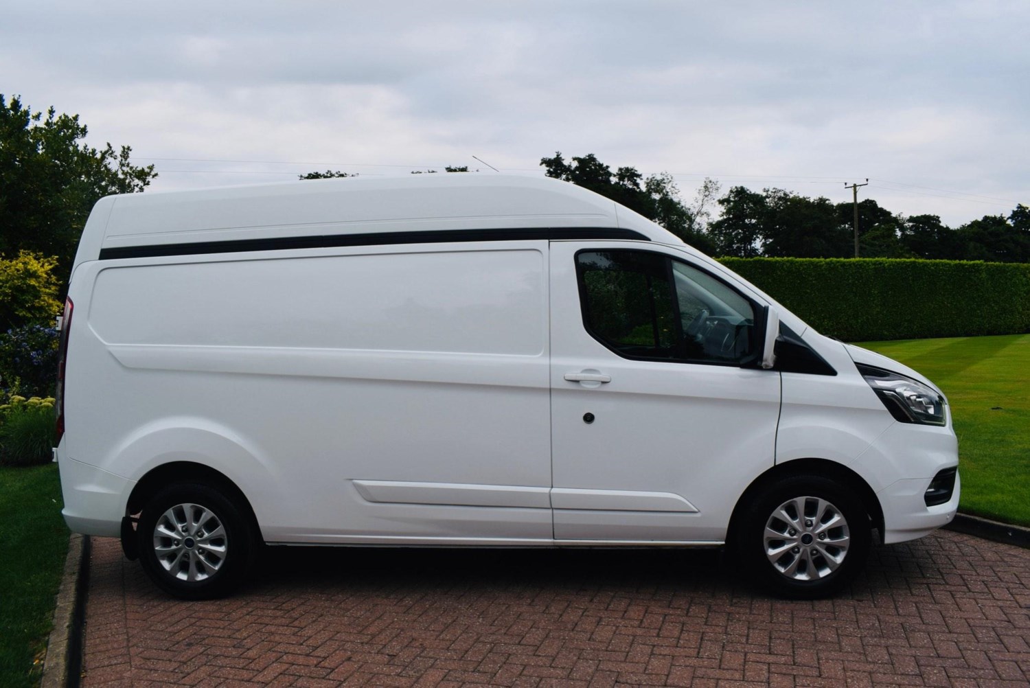 Ford Transit Custom Listing Image