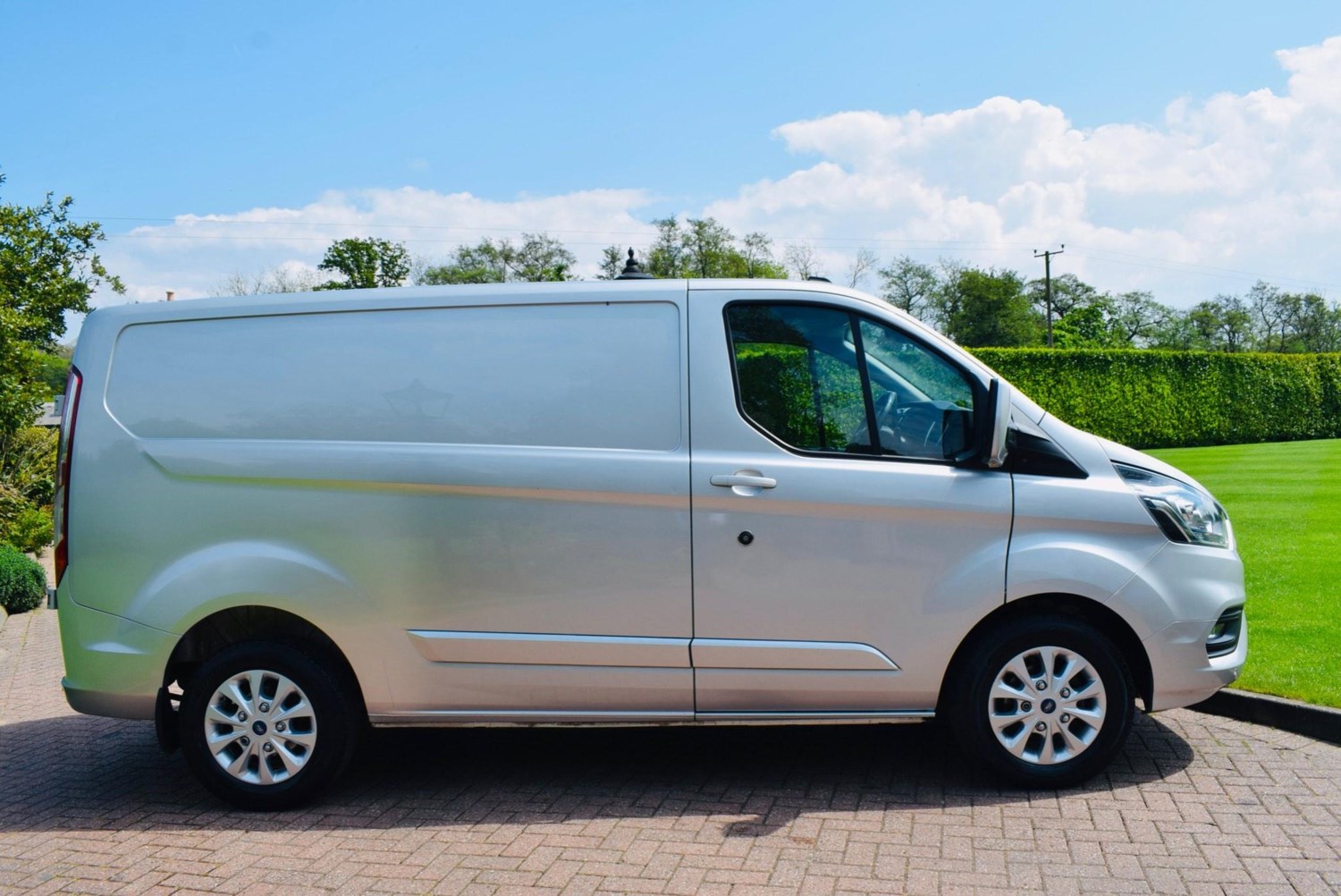 Ford Transit Custom Listing Image