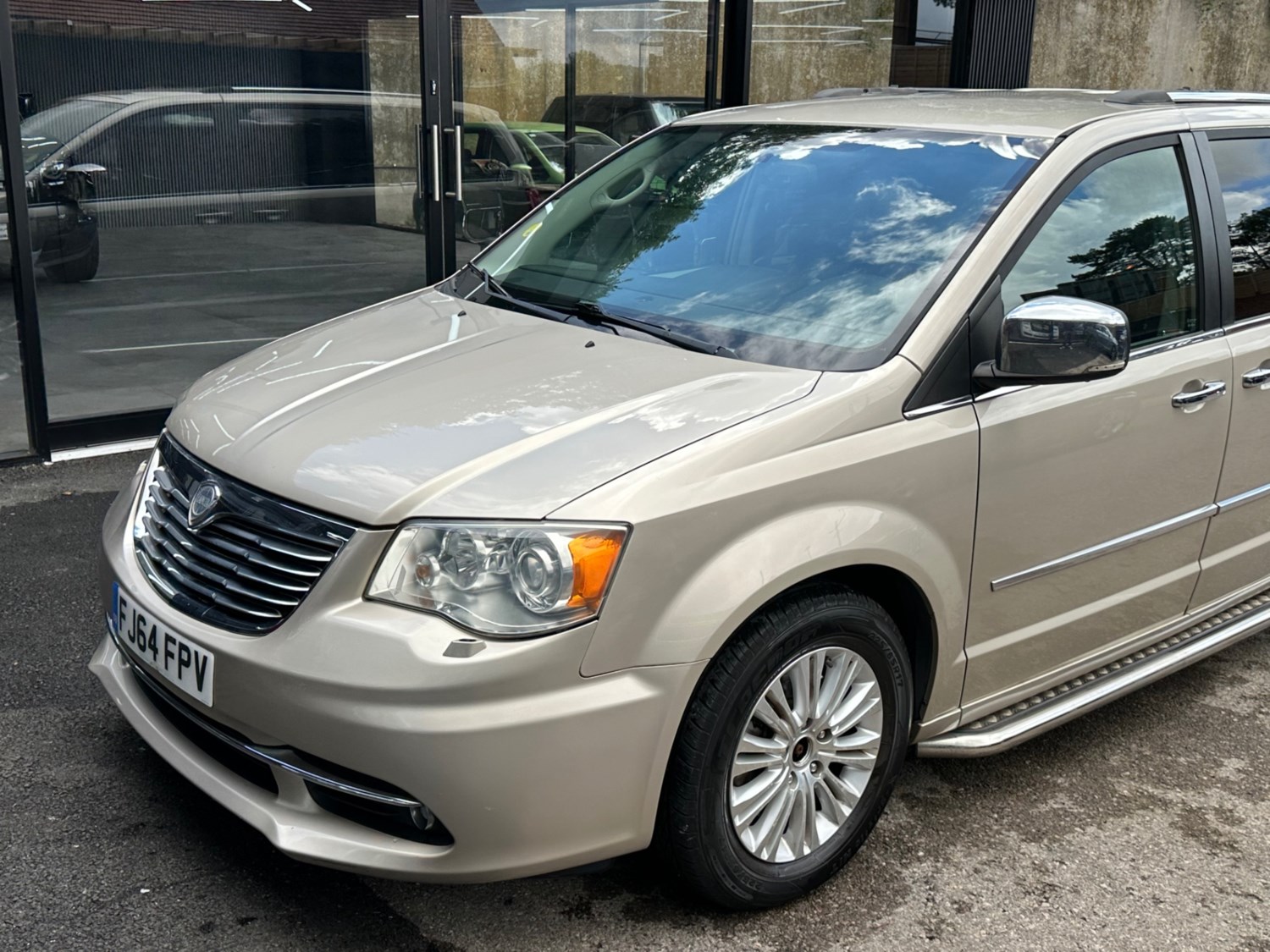 Chrysler Grand Voyager Listing Image