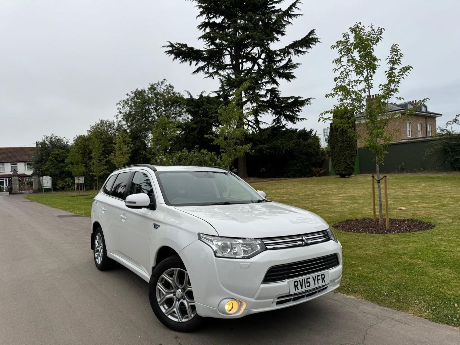 Mitsubishi Outlander Listing Image