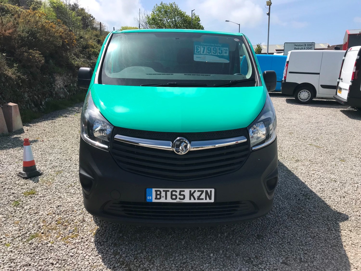 Used Vauxhall VIVARO 2900 CDTI ECOFLEX Lwb in mint green Panel Van for ...