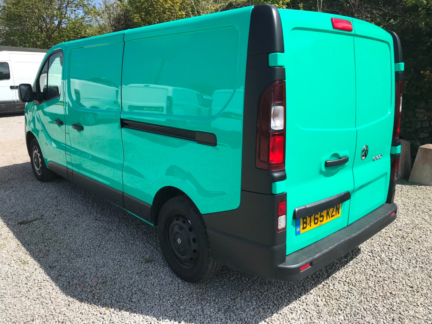 Used Vauxhall VIVARO 2900 CDTI ECOFLEX Lwb in mint green Panel Van for ...