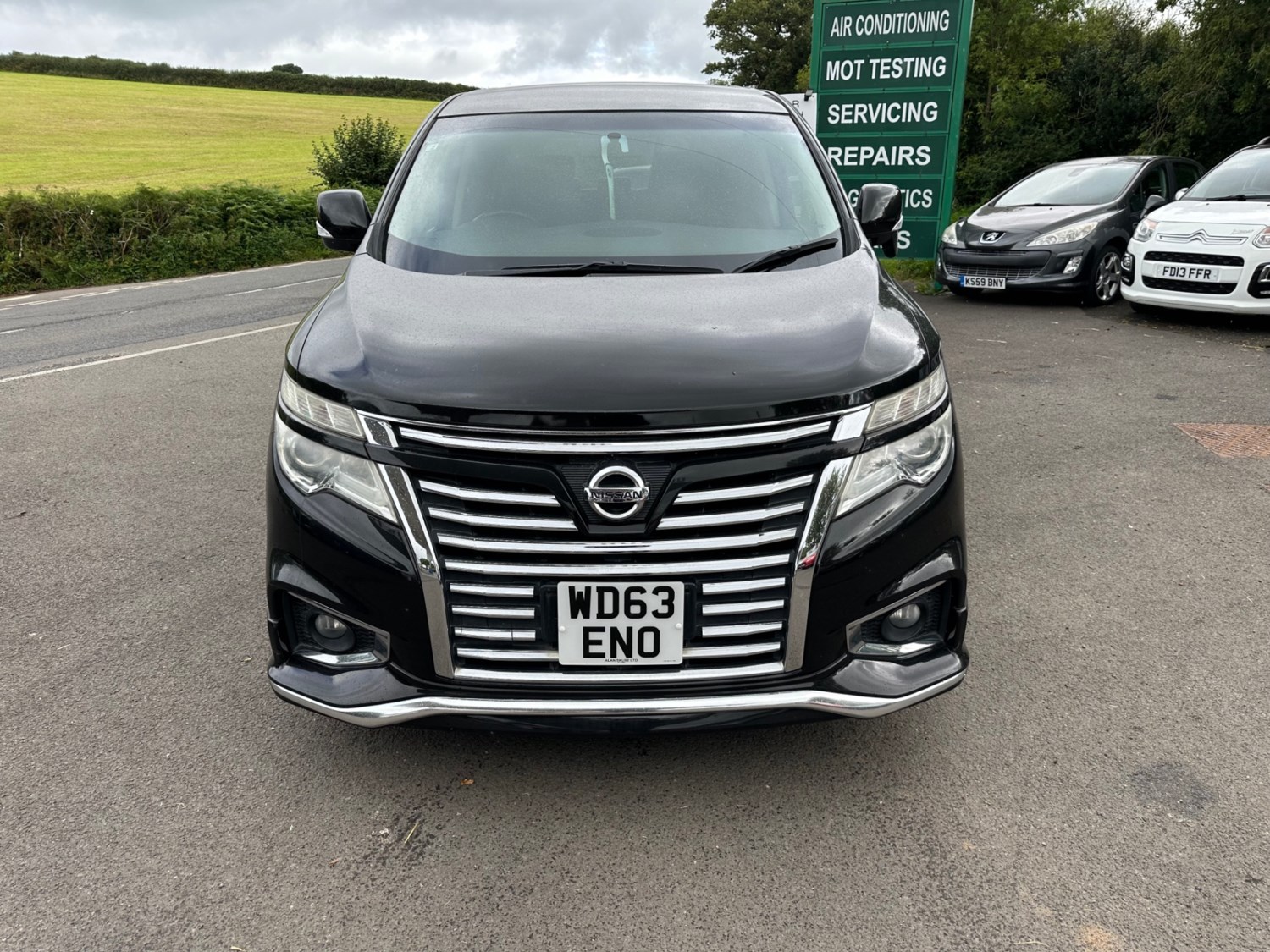 Nissan Elgrand Listing Image