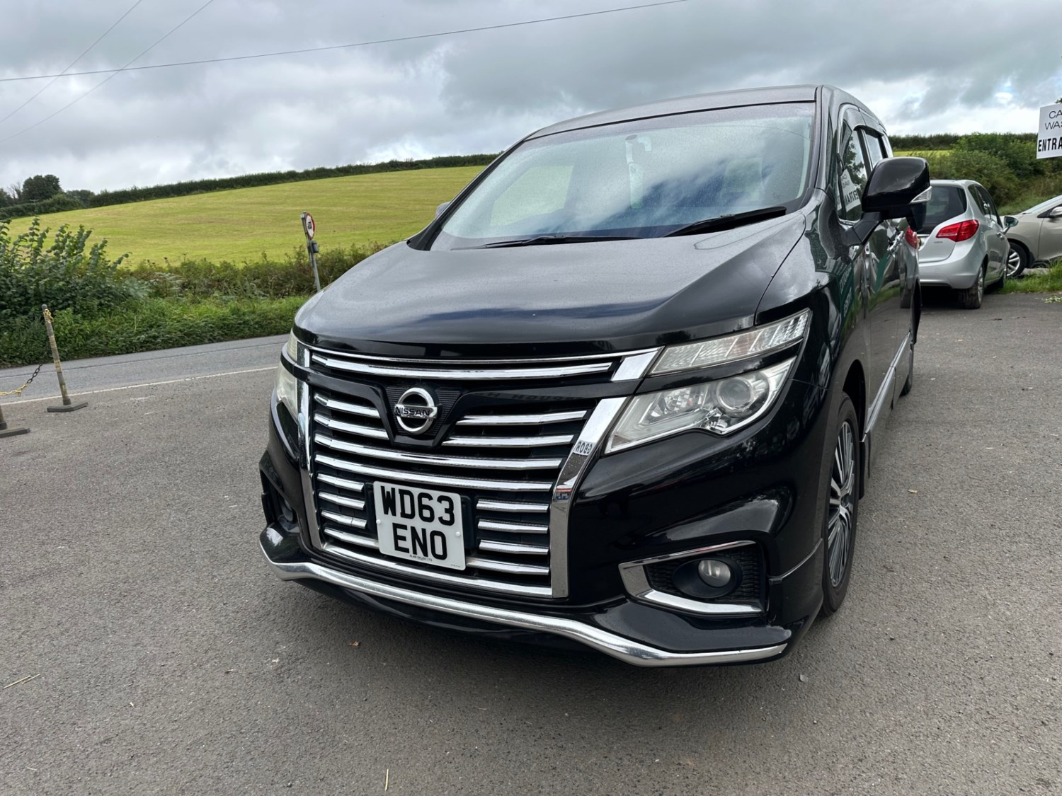 Nissan Elgrand Listing Image