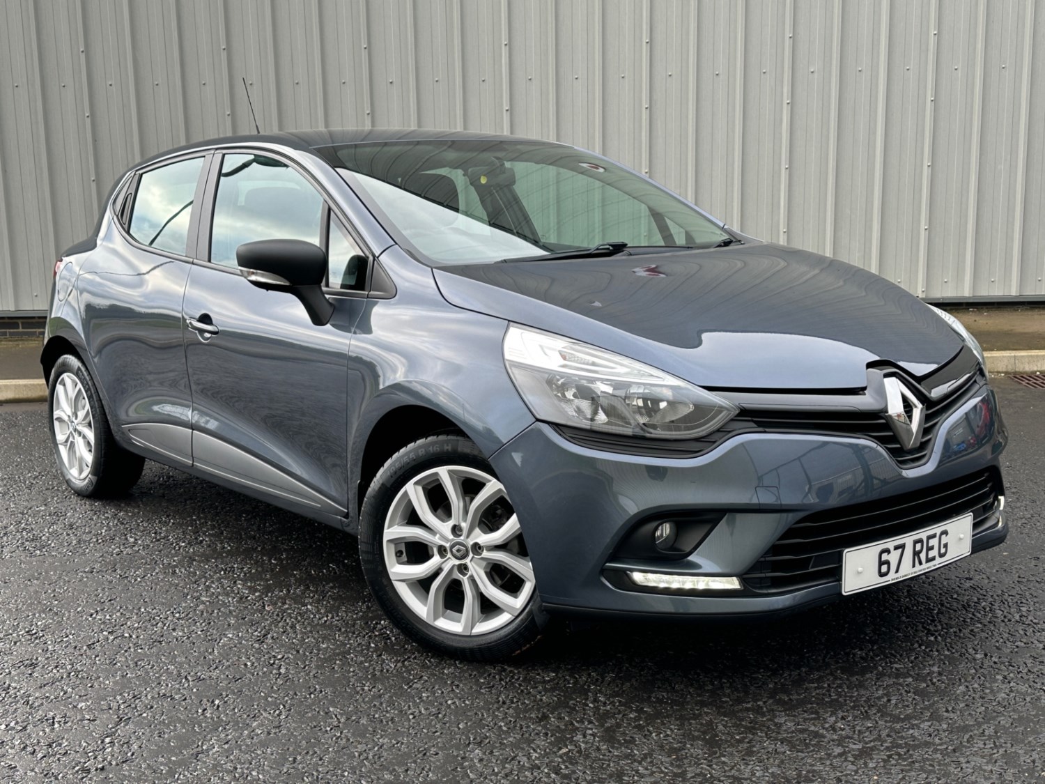 Renault Clio Listing Image