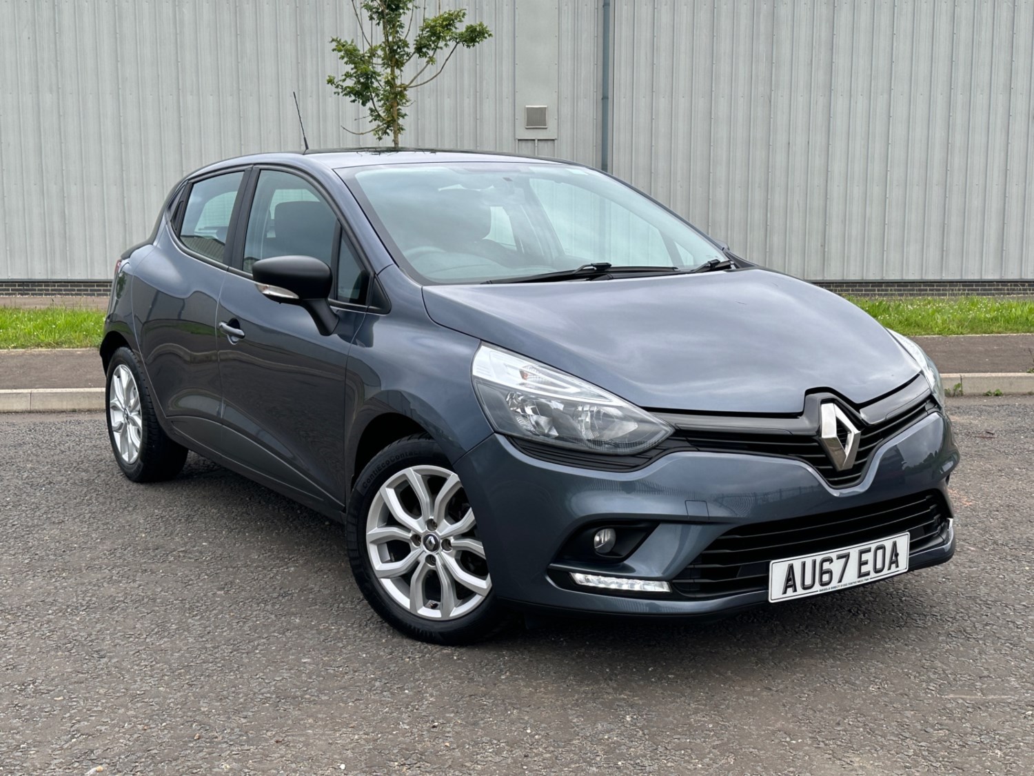 Renault Clio Listing Image