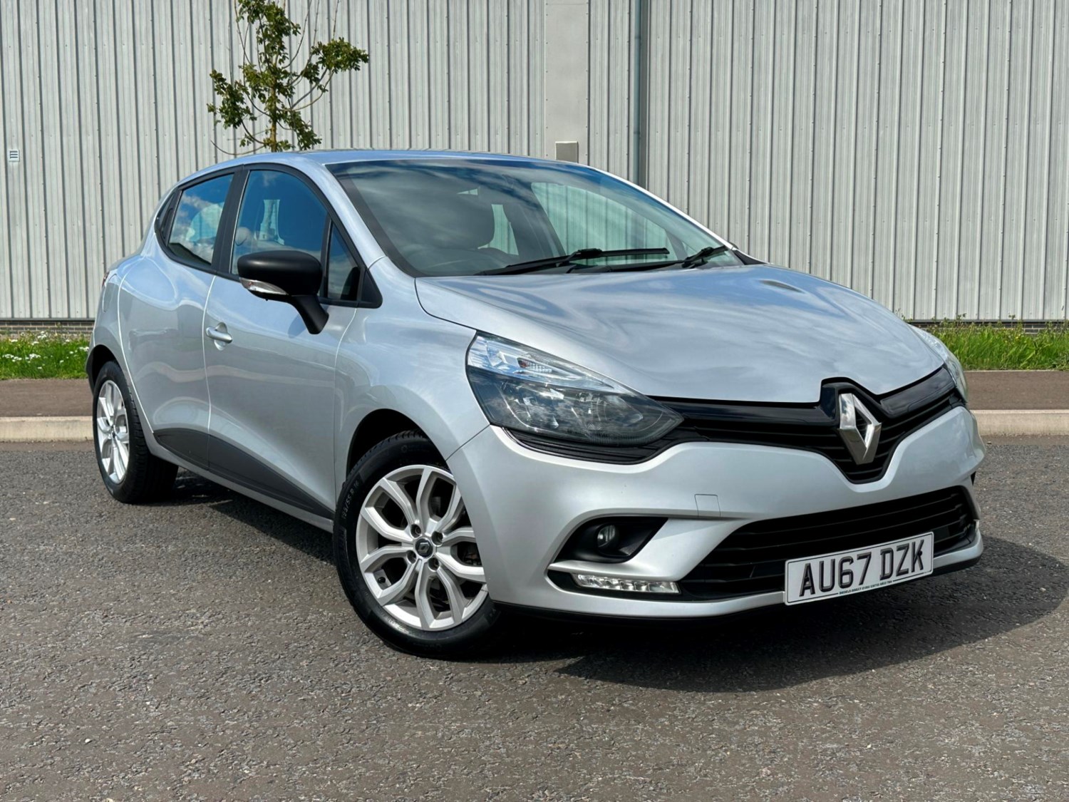 Renault Clio Listing Image