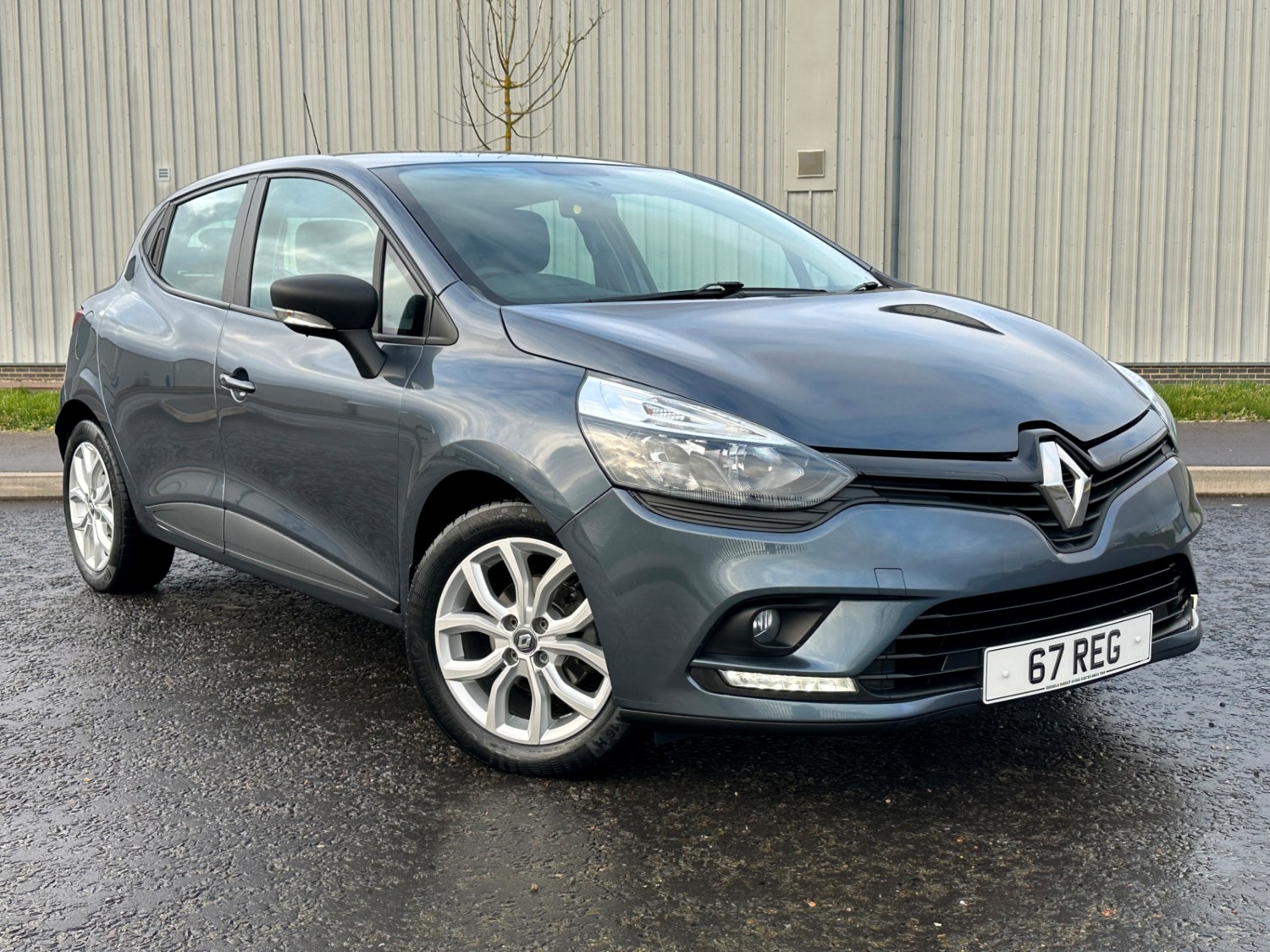 Renault Clio Listing Image