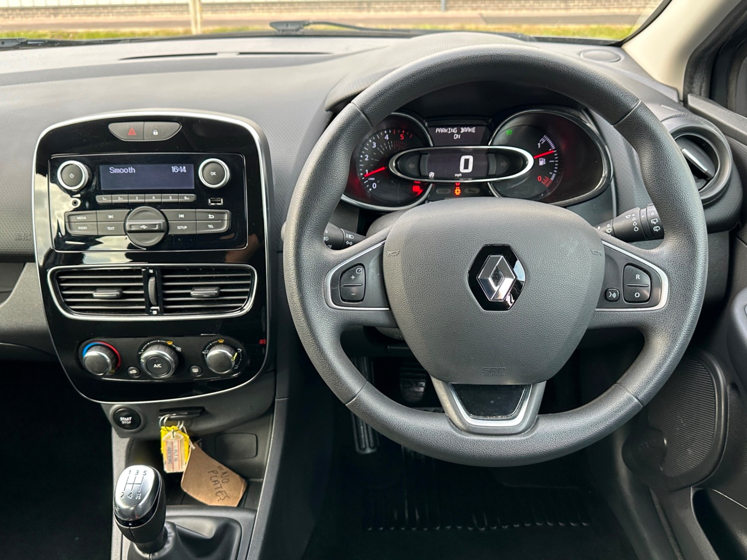 Renault Clio Listing Image