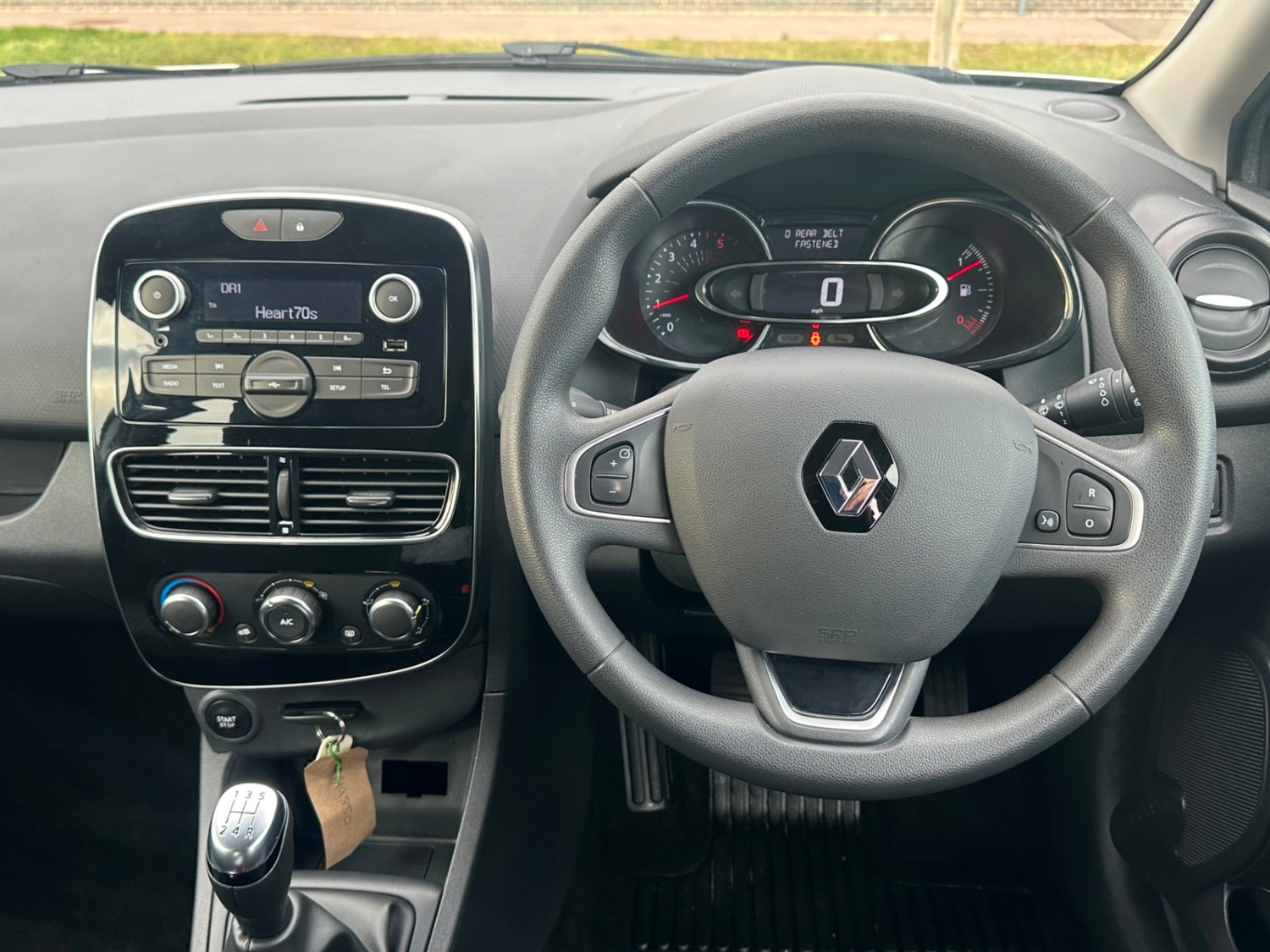 Renault Clio Listing Image