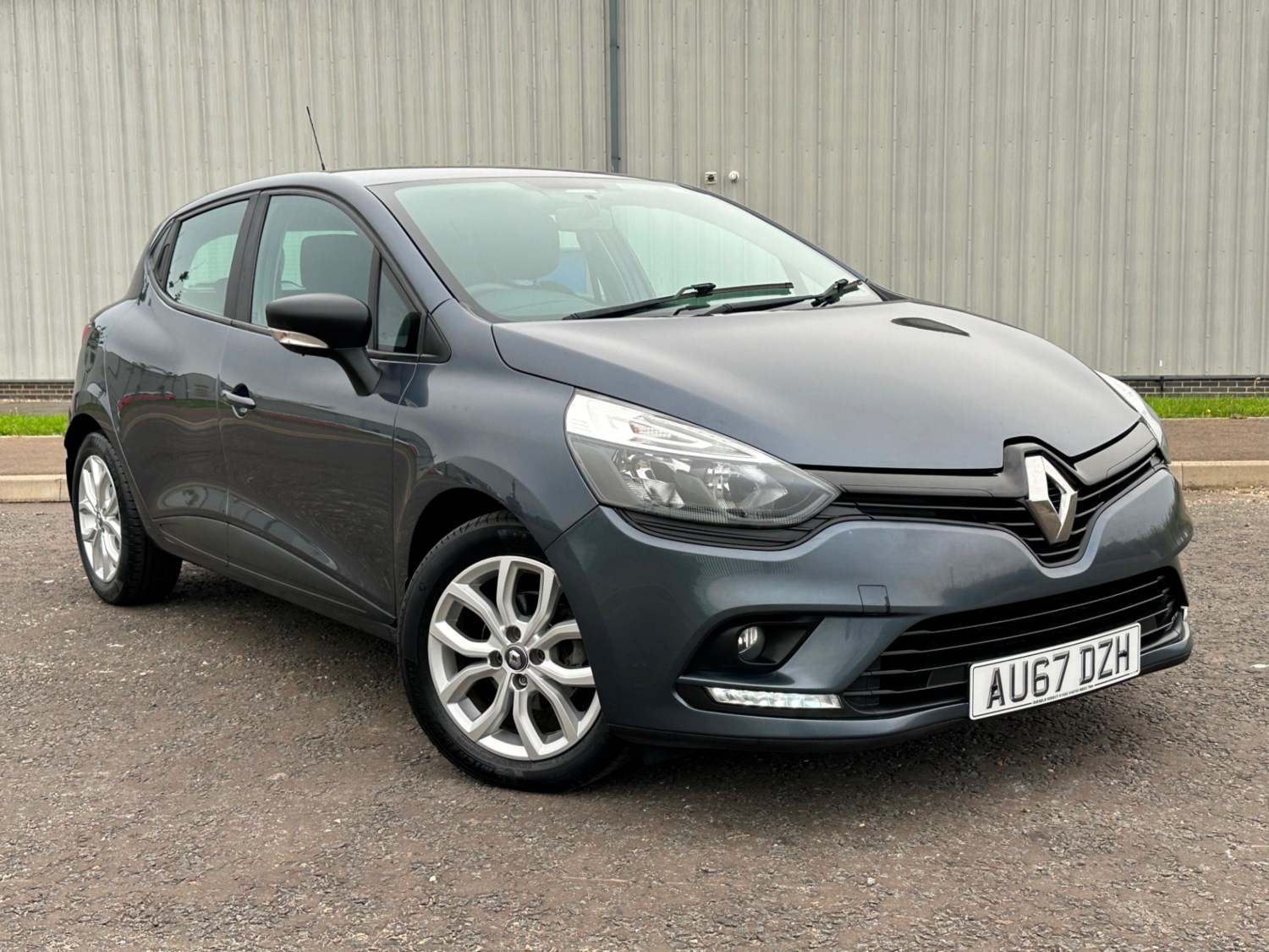 Renault Clio Listing Image