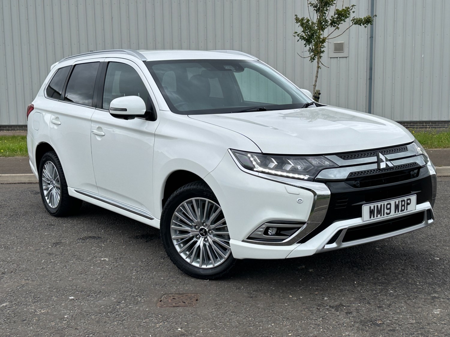 Mitsubishi Outlander Listing Image