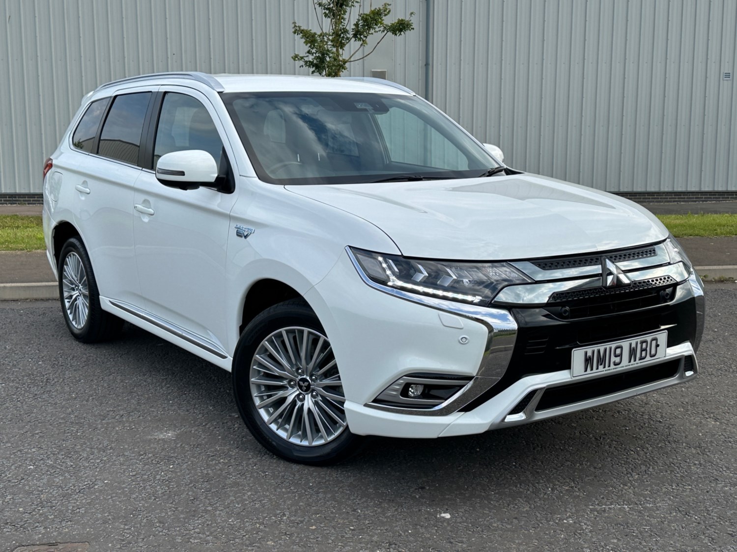 Mitsubishi Outlander Listing Image