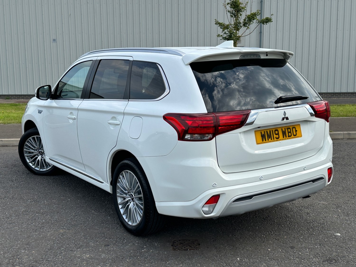 Mitsubishi Outlander Listing Image