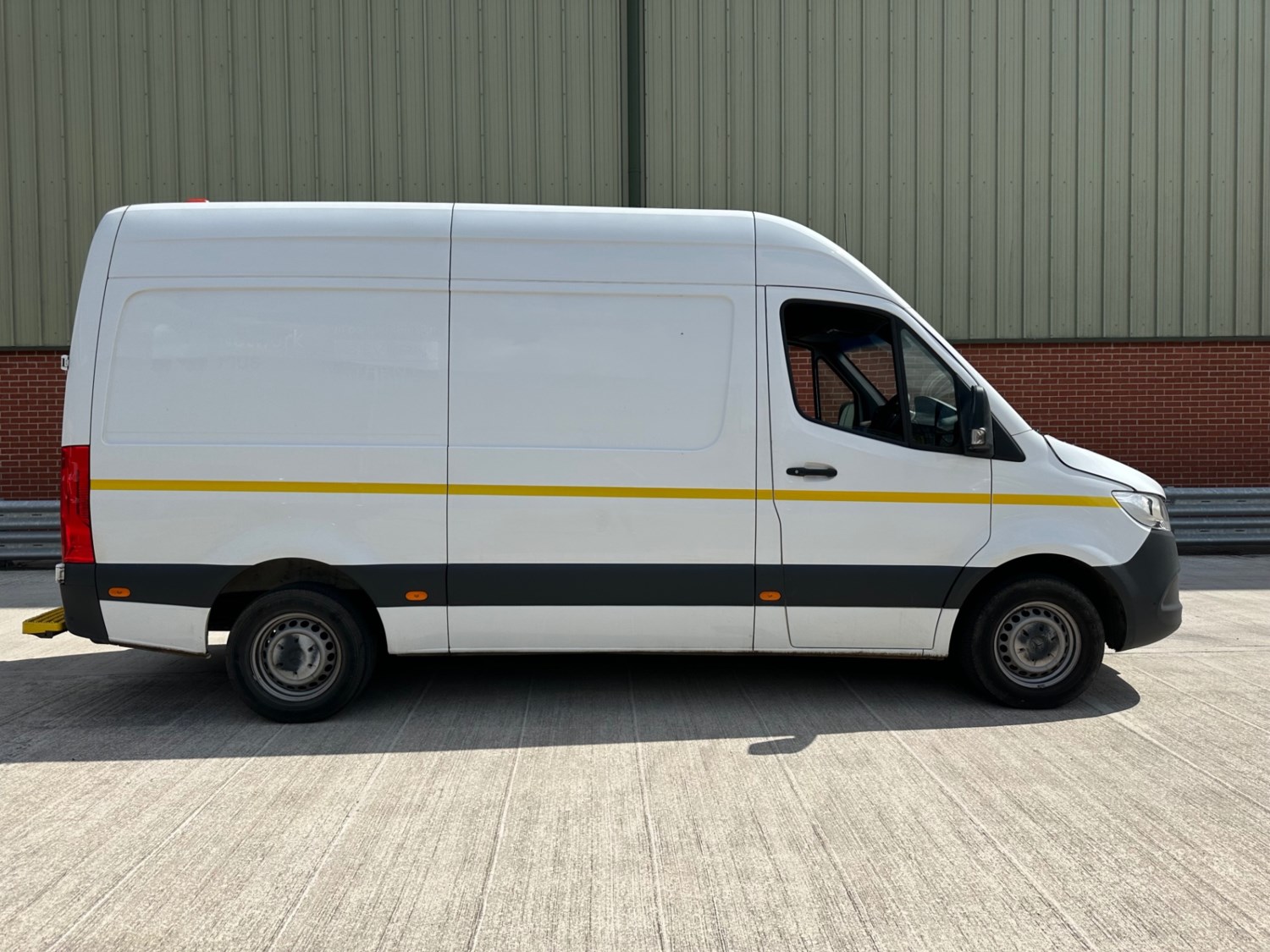 Mercedes-Benz Sprinter Listing Image