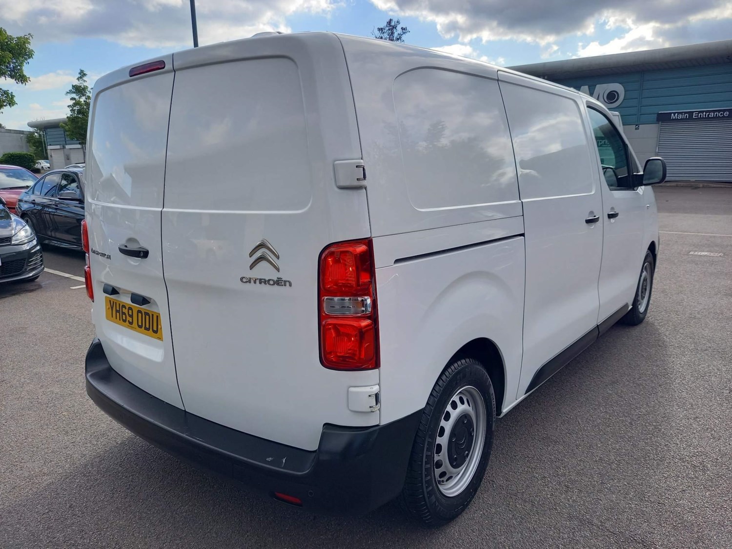 Citroen Dispatch Listing Image