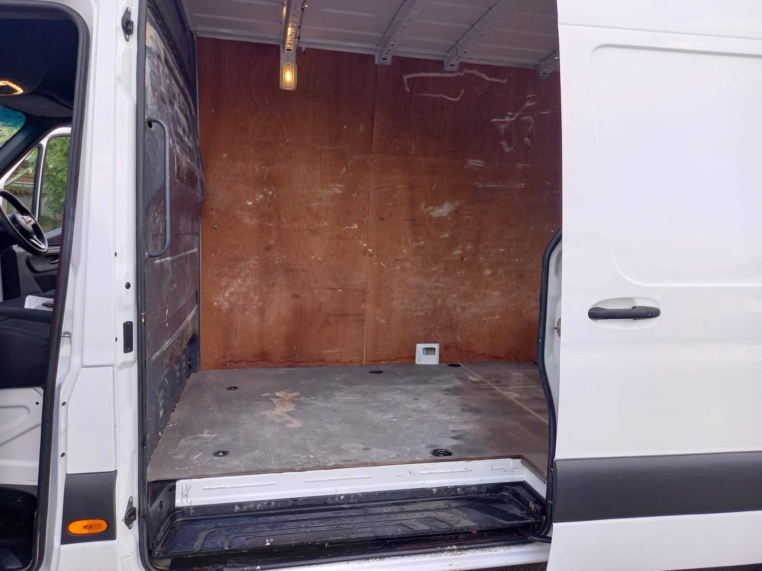 Mercedes-Benz Sprinter Listing Image