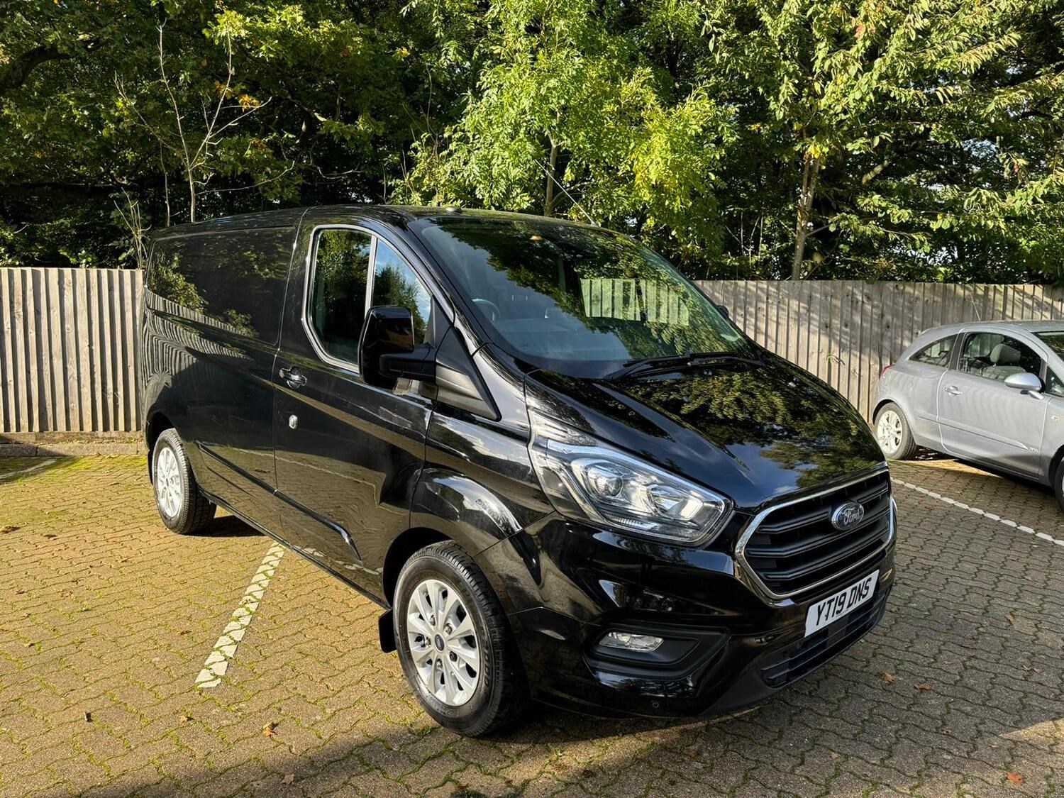 Ford Transit Custom Listing Image