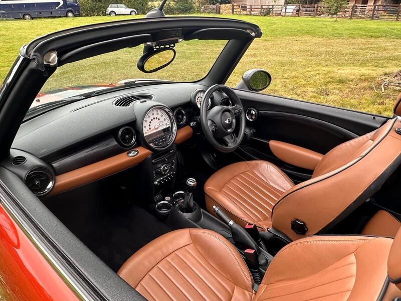 MINI Convertible Listing Image