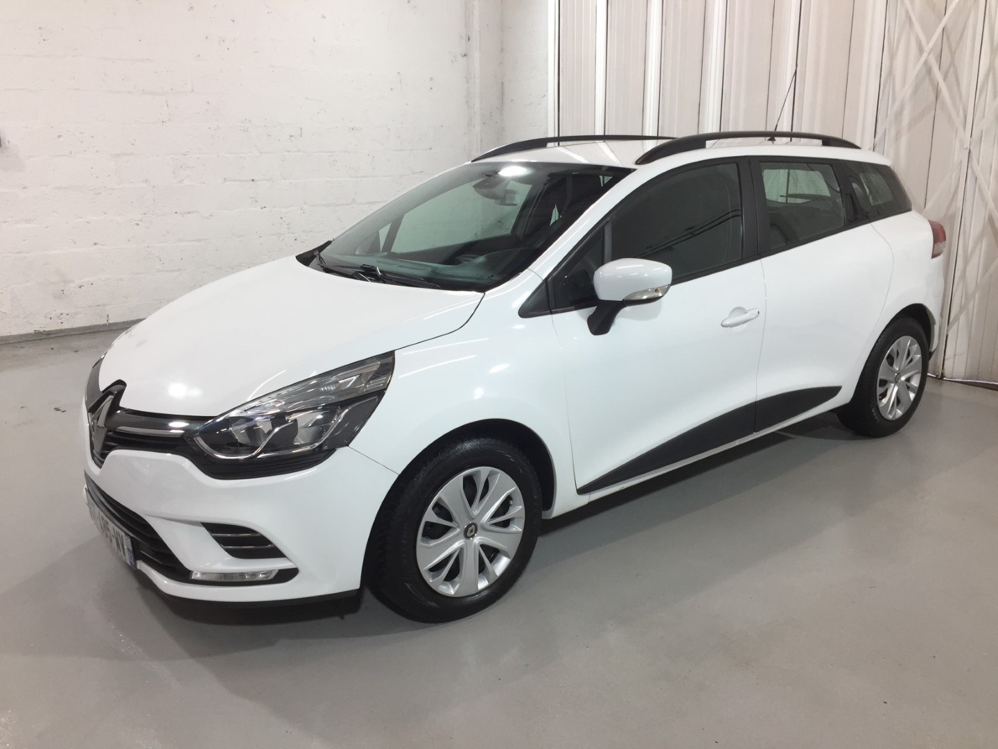 Renault Clio Listing Image