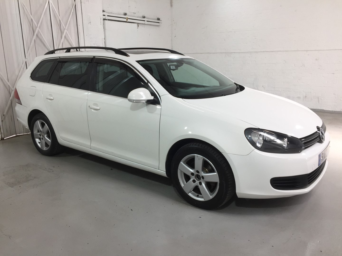 Volkswagen Golf Listing Image