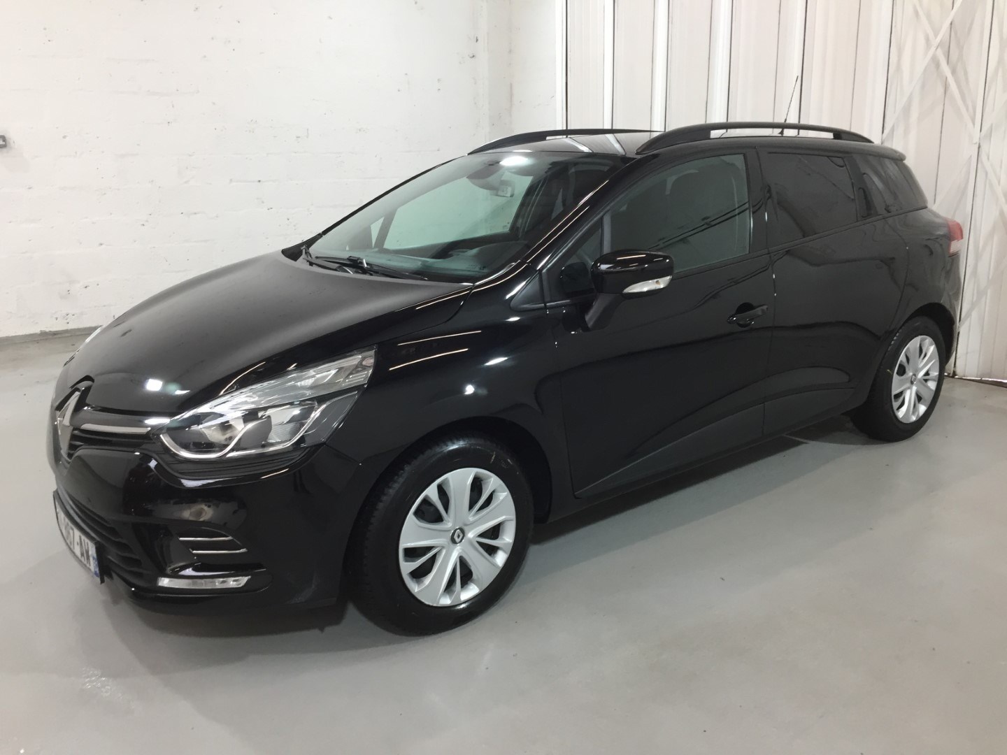 Renault Clio Listing Image