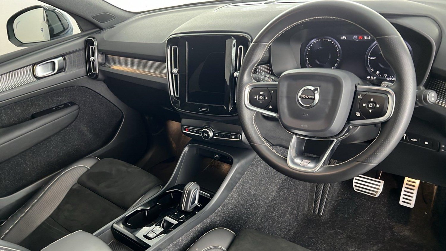 Volvo XC40 Listing Image