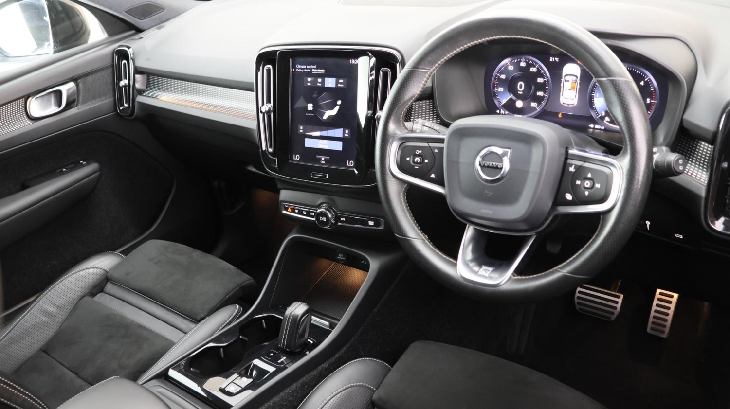 Volvo XC40 Listing Image