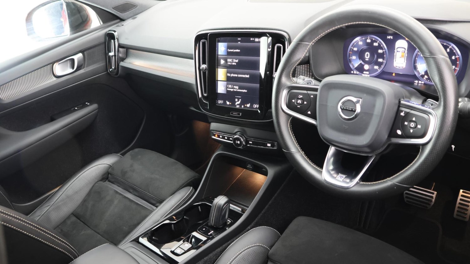 Volvo XC40 Listing Image